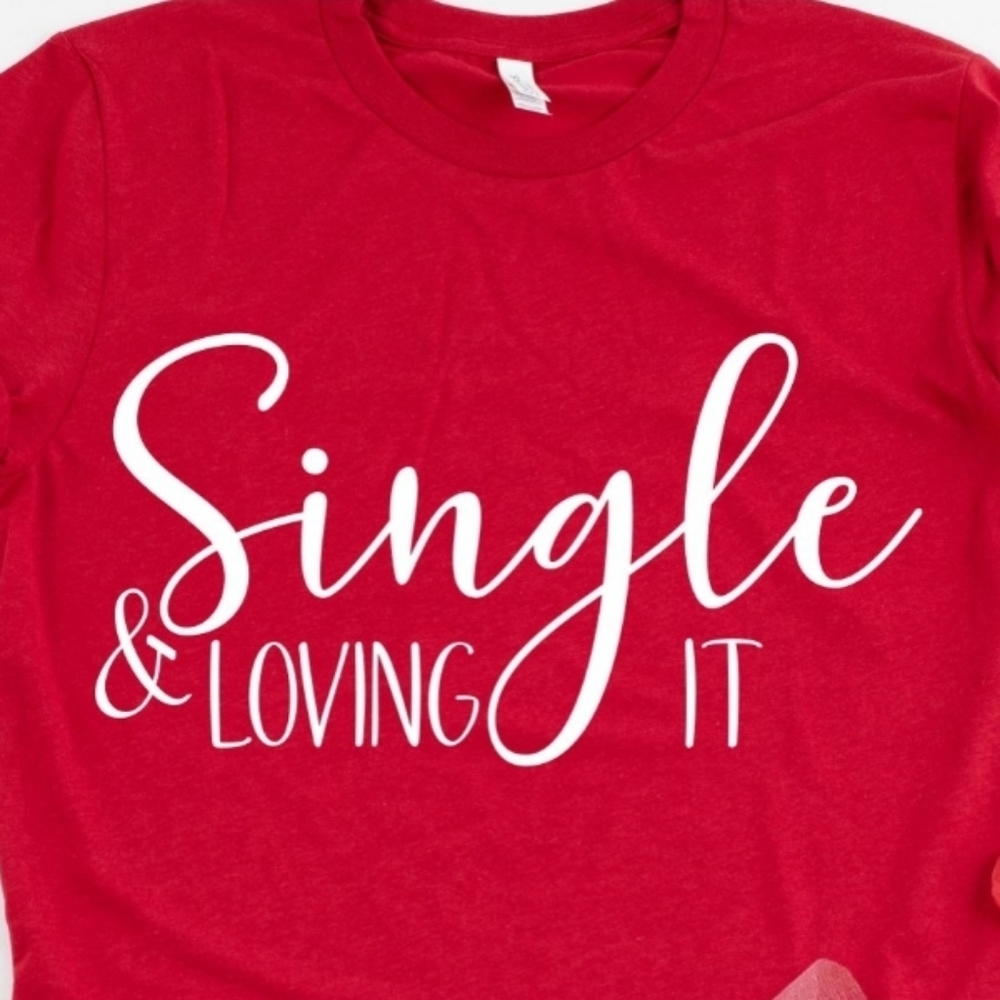 Loving SINGLE Lifer Tee